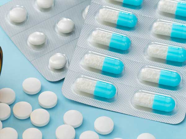 Blísteres con cápsulas y tabletas de productos farmacéuticos